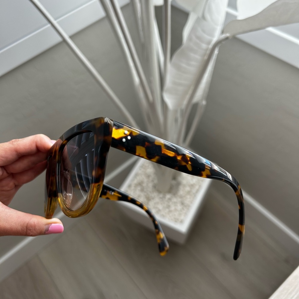 Authentic CÉLINE Tortoise Gradient Sunglasses - Picture 4 of 8